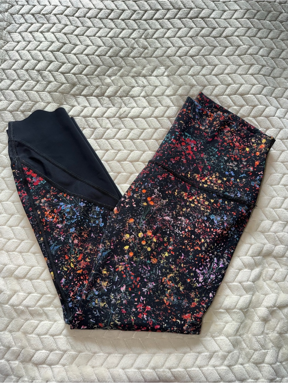 Lululemon Wunder Under Crop Scallop 24" Flowerescent Multi Size 6